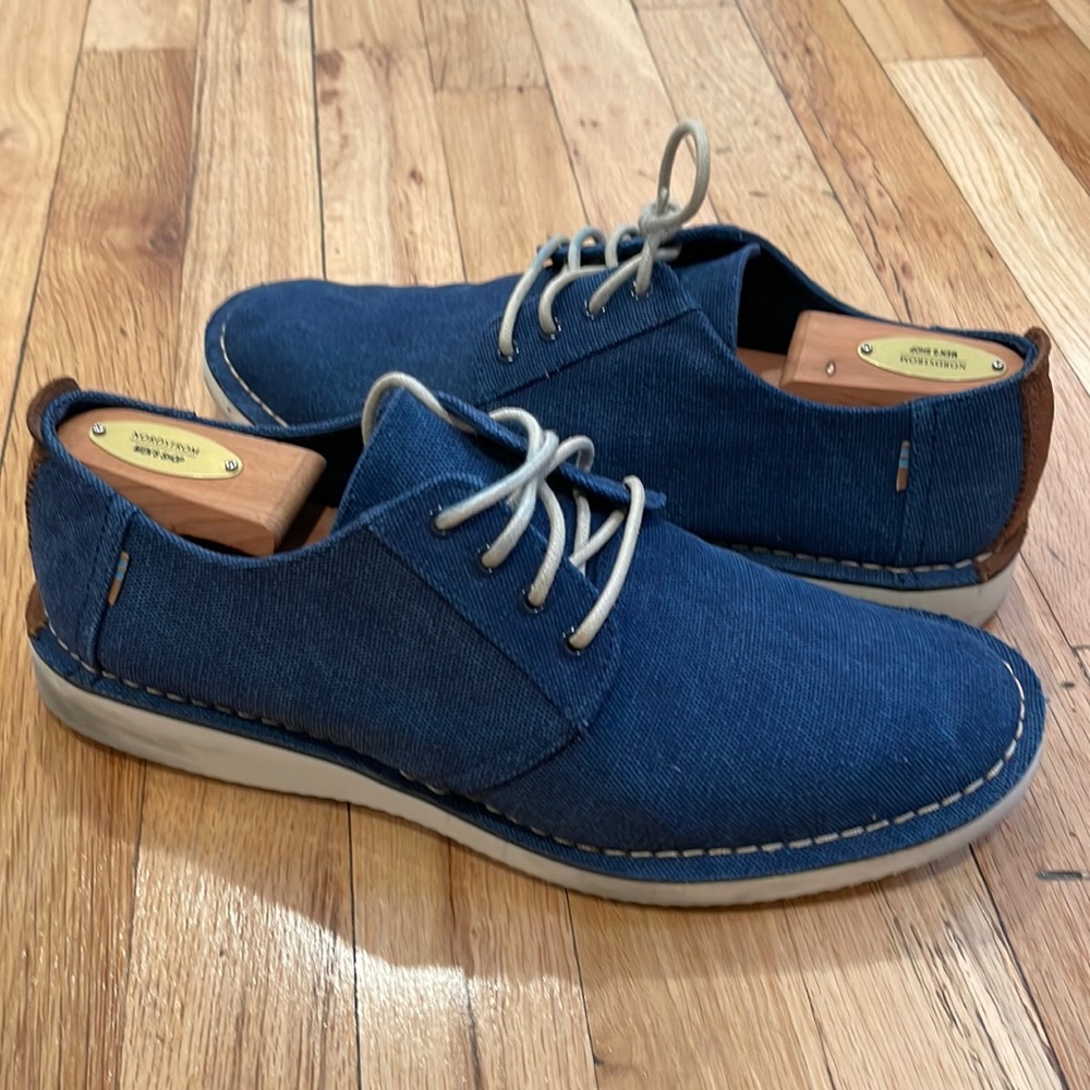 Toms men’s 8.5 casual shoe. Excellent used condition!